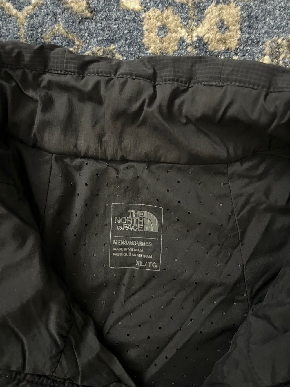 The North Face Black Men's Insulated Puffer Jacket - Picture 3 of 8